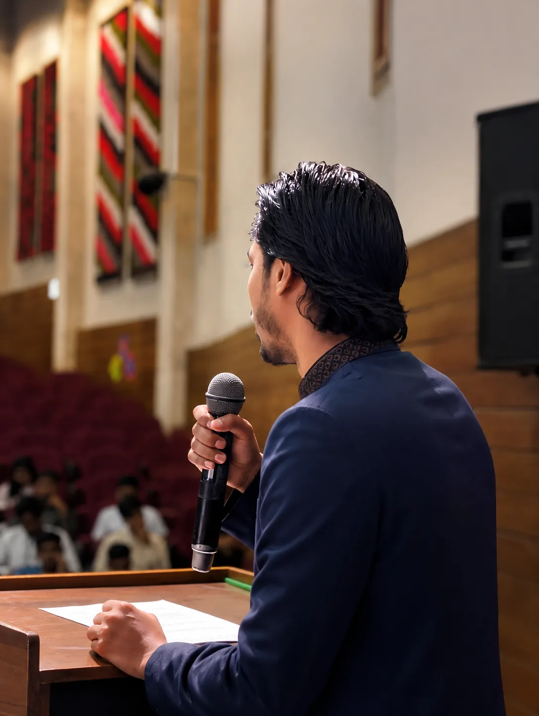 Md Naeem Hossan speaking at a digital marketing training event
